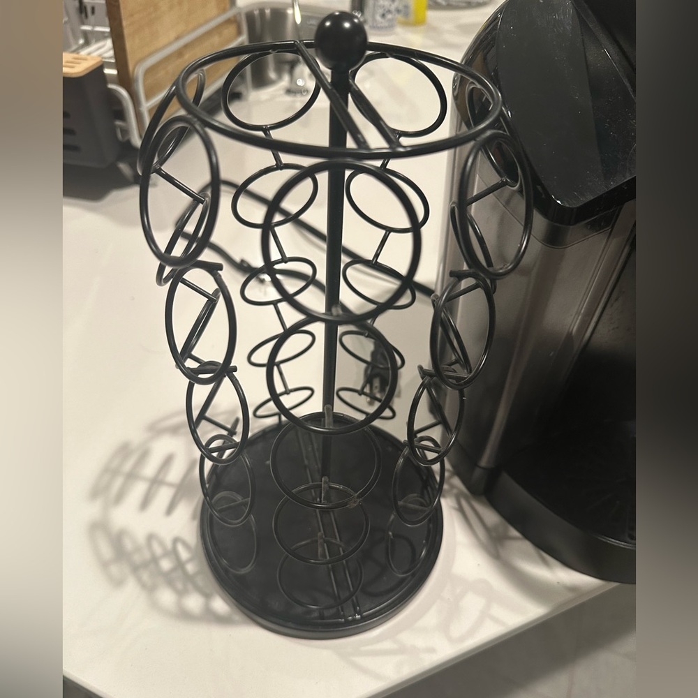 Keurig coffee machine and k-cups holder - Picture 4 of 4